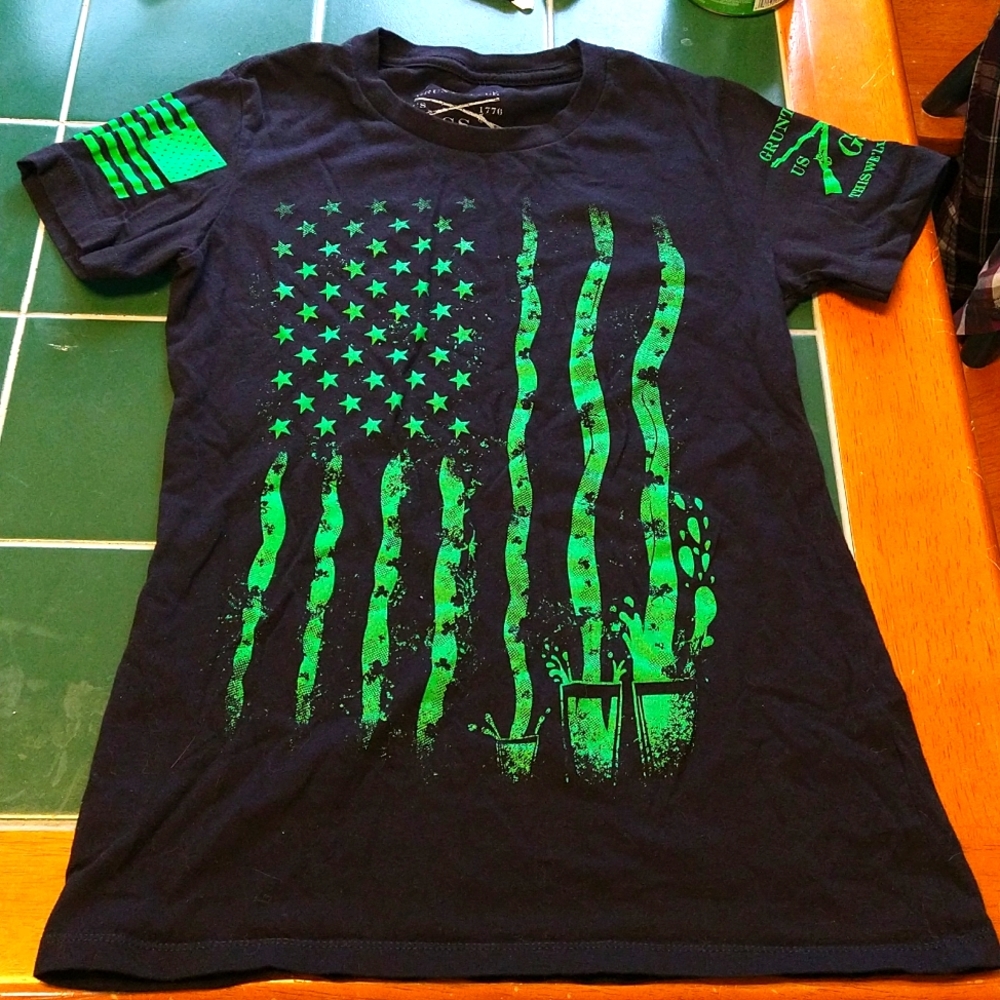 Grunt Style St. Patrick's Day shirt. Sz Small